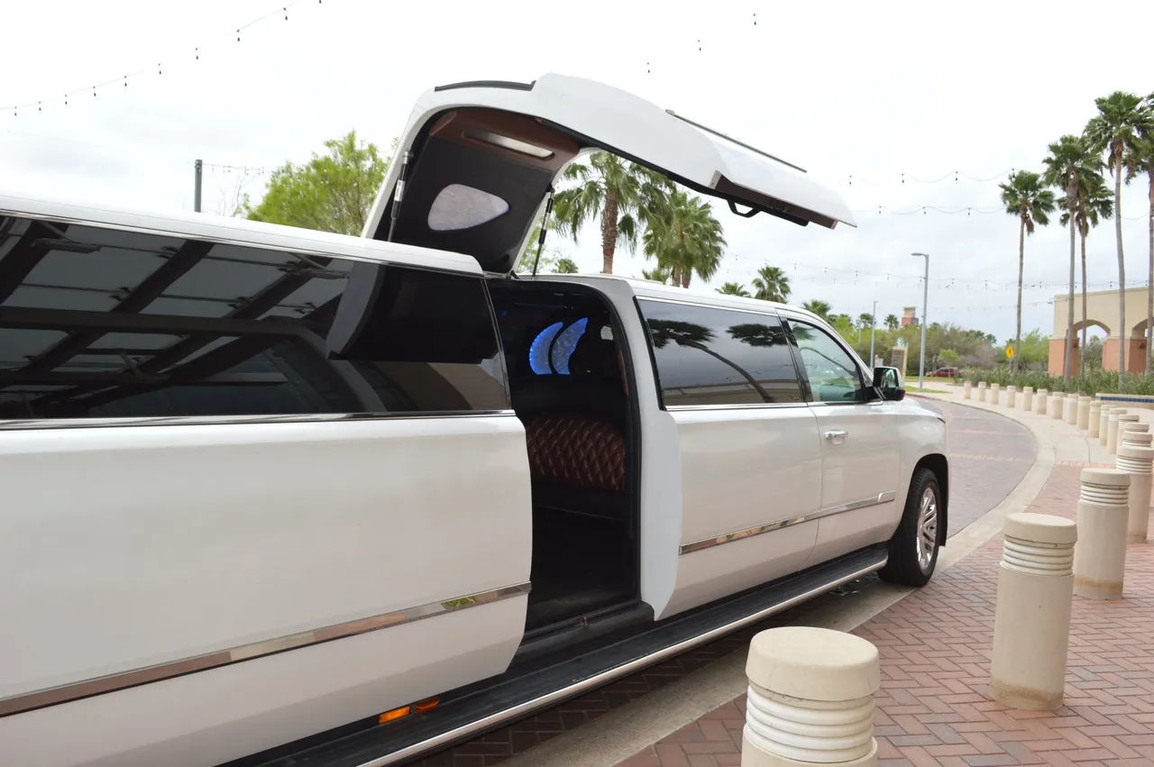 Escalade Limousines (black) – picture 7