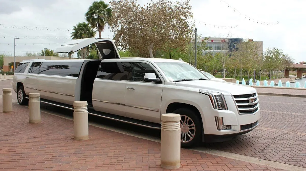 Escalade Limousines (black) – picture 3